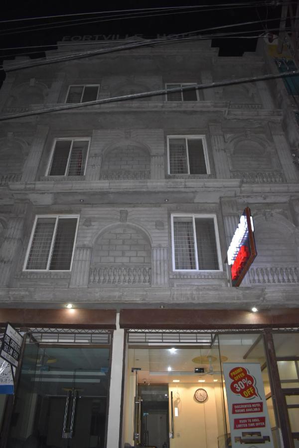 Fortville Hotel Lahore Exteriör bild