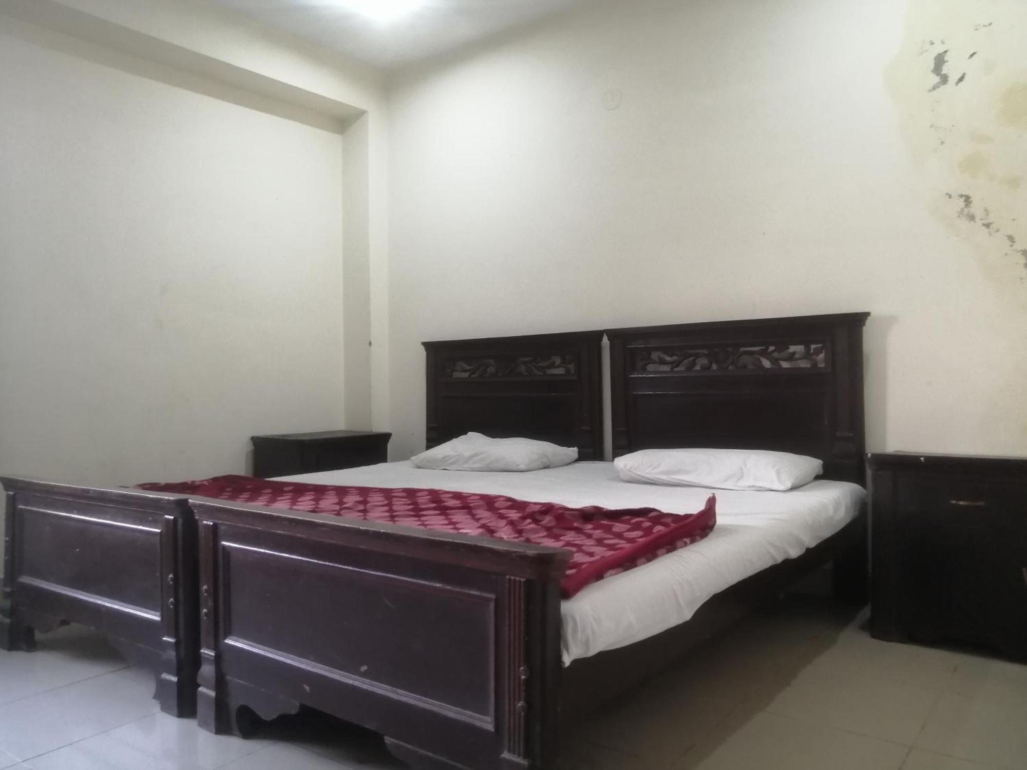 Fortville Hotel Lahore Exteriör bild