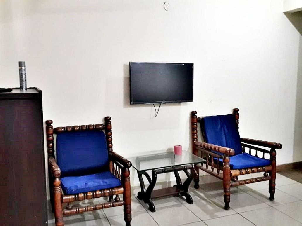 Fortville Hotel Lahore Exteriör bild