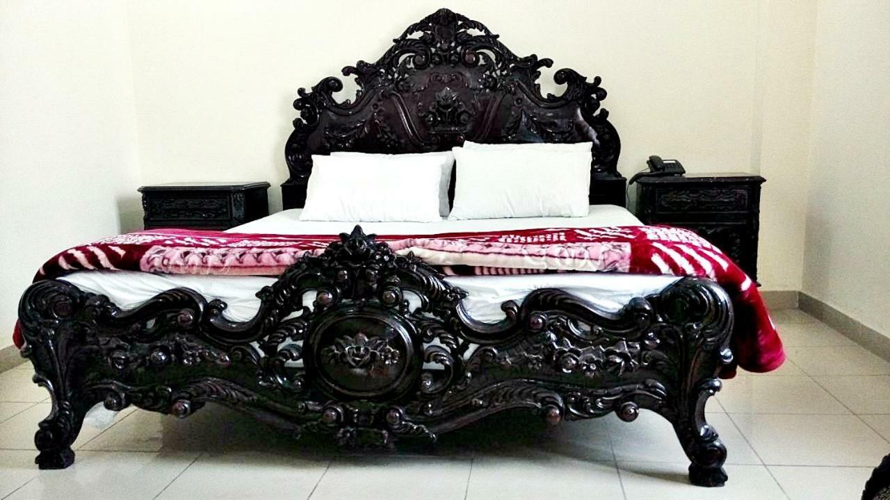 Fortville Hotel Lahore Exteriör bild