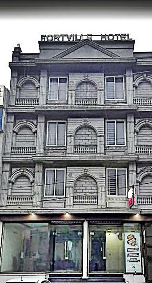 Fortville Hotel Lahore Exteriör bild